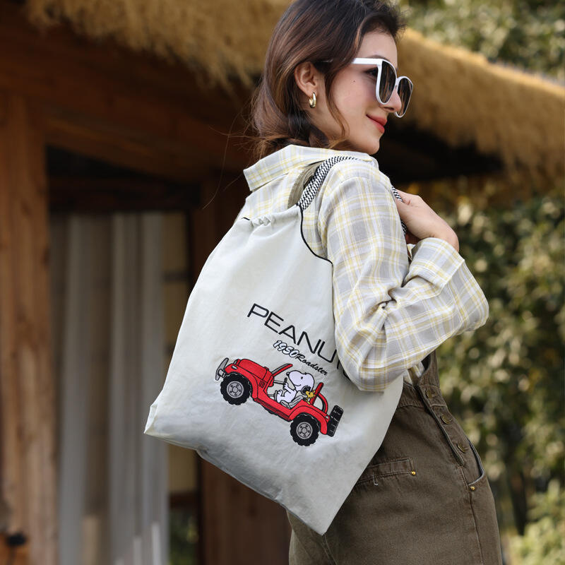 Accessories Brand For Women - Сумка-тоут из нейлона с вышивкой Snoopy