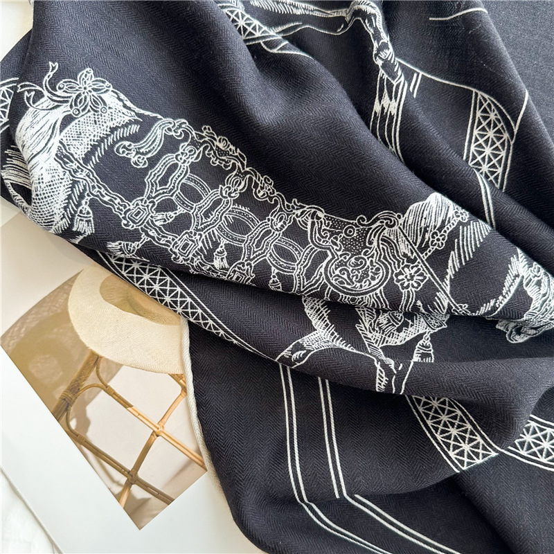 Черный шелковый шарф из конско – обзор и цена Accessories Brand For Women